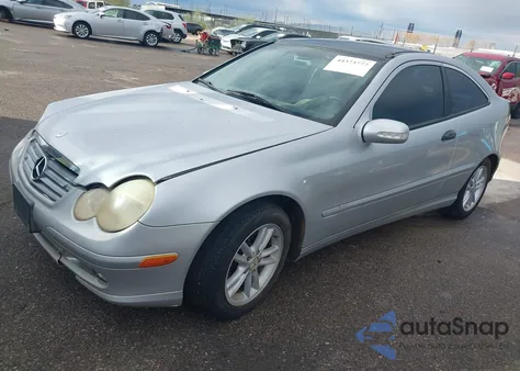 2002 Mercedes-Benz C 230 z USA, uszkodzony, nr VIN WDBRN47J22A267179